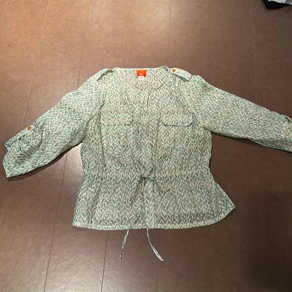 WOMEN’S blouse size 16w
